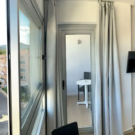 佩尔拉内格拉公寓酒店 卡拉纳雅达